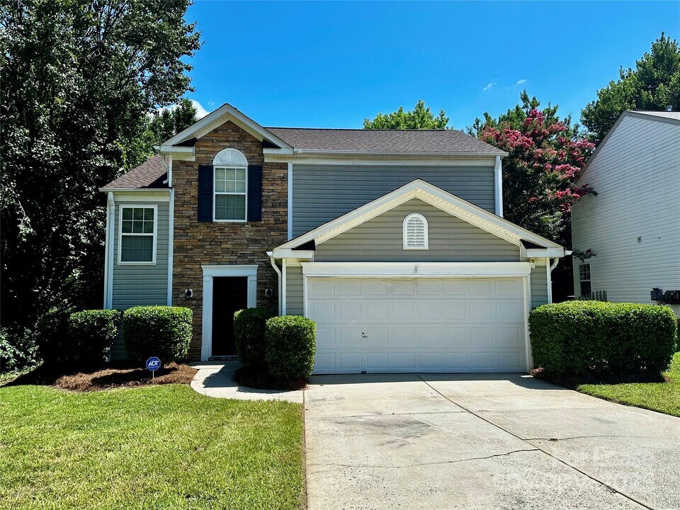 8708 Laurel Run Dr in Charlotte, NC - Building Photo