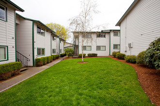 Southtowne Apartments in Eugene, OR - Building Photo - Building Photo