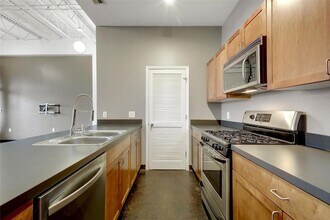 2401 E 6th St, Unit 41 in Austin, TX - Building Photo - Building Photo