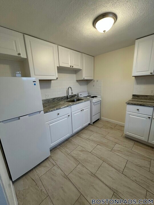 180 N Beacon St in Boston, MA - Building Photo