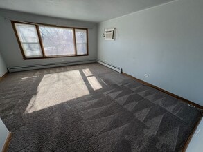 8244 W Forest Preserve Ave in Chicago, IL - Building Photo - Building Photo