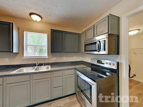 4066 Knollwood Ave in Franklin, IN - Building Photo - Building Photo