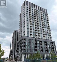 3071 Trafalgar Rd in Oakville, ON - Building Photo