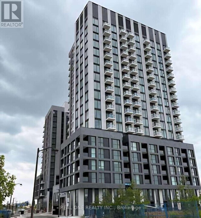 3071 Trafalgar Rd in Oakville, ON - Building Photo