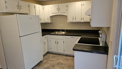 165 Alice St, Unit 1 in Torrington, CT - Building Photo - Building Photo