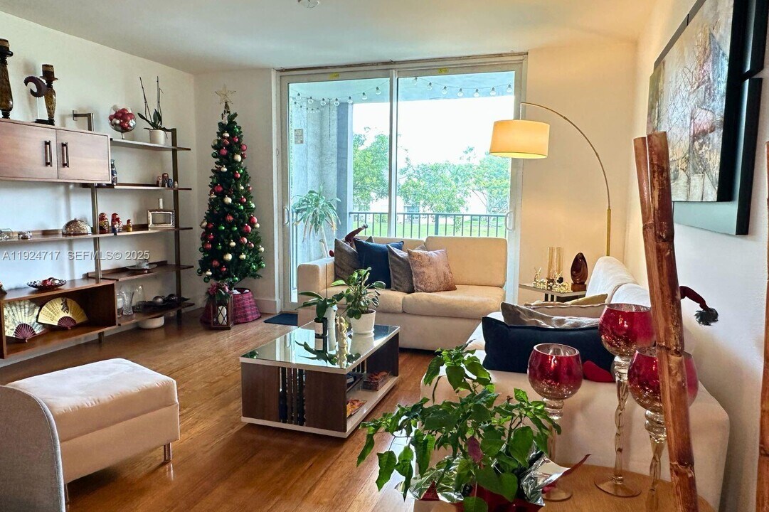 4350 NW 107th Ave in Miami, FL - Building Photo