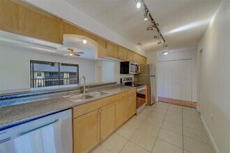 10195 Sailwinds Blvd N, Unit 202 in Largo, FL - Building Photo - Building Photo
