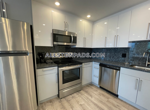 1028 Commonwealth Ave in Boston, MA - Building Photo - Building Photo