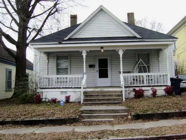 property at 616 S Buchanan Blvd