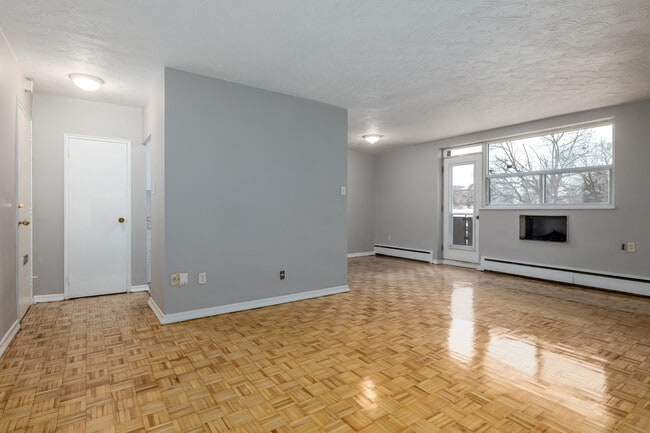 230 Nipigon St in Oshawa, ON - Building Photo - Interior Photo