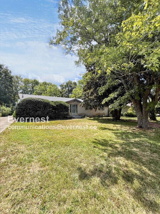 7451 Stacy Dr in Nashville, TN - Building Photo