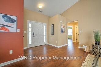 302 Creeks End Cir in Mills River, NC - Building Photo - Building Photo