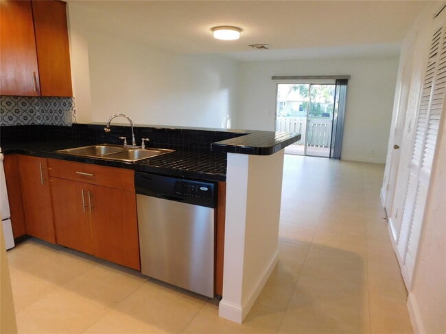 215 SW 3rd St in Pompano Beach, FL - Building Photo - Building Photo