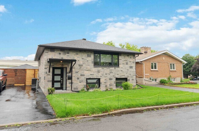 property at 253 Jeanne-Mance St
