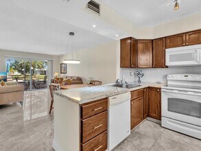 2801 NW 47th Terrace in Lauderdale Lakes, FL - Foto de edificio - Building Photo