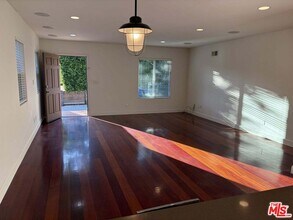 832 N Las Palmas Ave in Los Angeles, CA - Building Photo - Building Photo