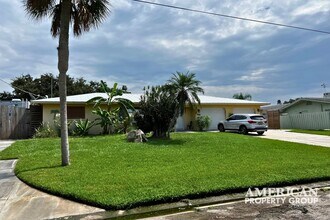 1860 Southpointe Dr in Sarasota, FL - Building Photo - Building Photo