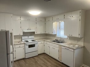 412 Angus St in Conway, AR - Building Photo - Building Photo