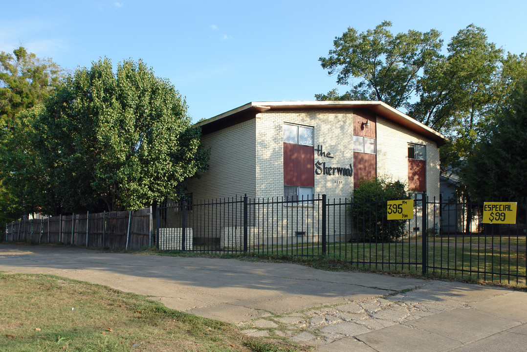 The Sherwood in Dallas, TX - Building Photo