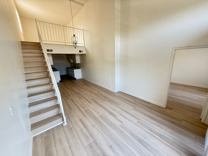 15020 Burbank Blvd in Los Angeles, CA - Building Photo