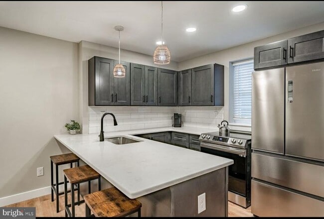 property at 221 W 6th St