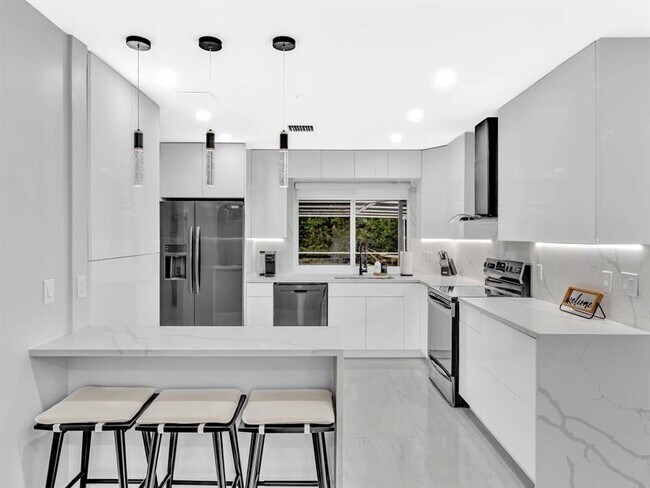4925 Polk St in Hollywood, FL - Building Photo - Building Photo