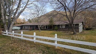 22882 Carriage Dr in Reno, NV - Building Photo