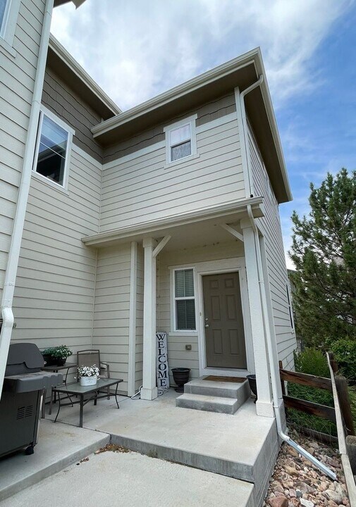 12948 Grant Cir W in Thornton, CO - Foto de edificio