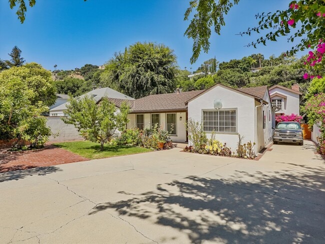 property at 4009 Beverly Glen Blvd