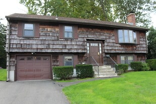 122 Batterson Dr in New Britain, CT - Building Photo