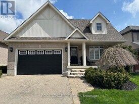 35 Sandringham Cir in Orangeville, ON - Building Photo