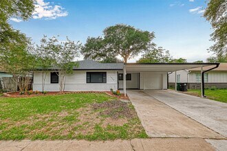 1905 Coulcrest Dr in Houston, TX - Building Photo - Building Photo