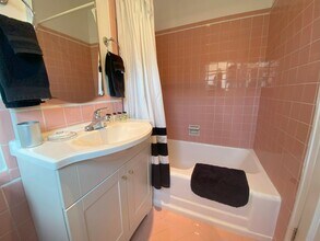 1728 El Cerrito Pl in Los Angeles, CA - Building Photo - Building Photo