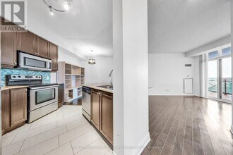 10 Bloorview Pl in Toronto, ON - Building Photo - Building Photo