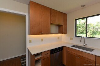 186 Heritage Vlg, Unit 4306 in Southbury, CT - Building Photo - Building Photo