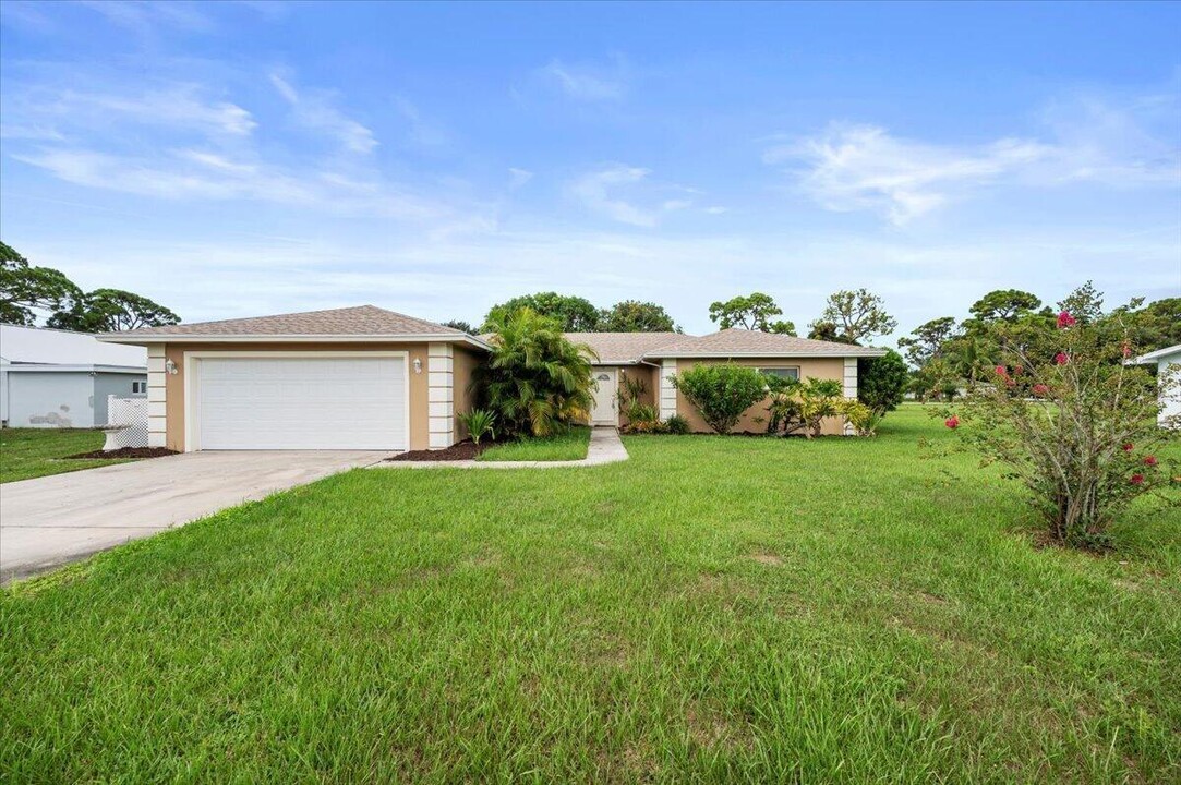 4322 Diamond Rd in Lake Worth, FL - Building Photo