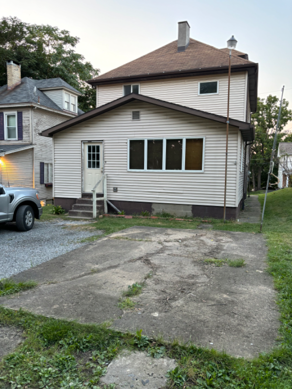 916 Marshall Ave in New Castle, PA - Building Photo - Building Photo