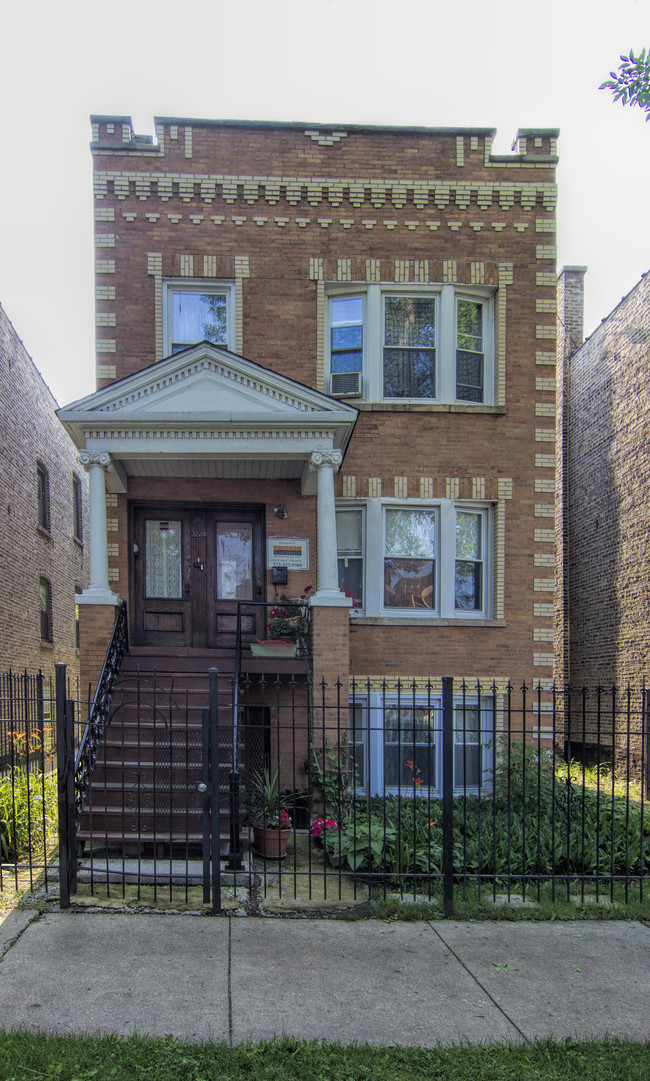 3229 N Hamlin Ave in Chicago, IL - Foto de edificio - Building Photo