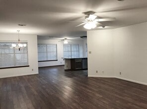 1003 Henrietta St in Fredericksburg, TX - Building Photo - Building Photo
