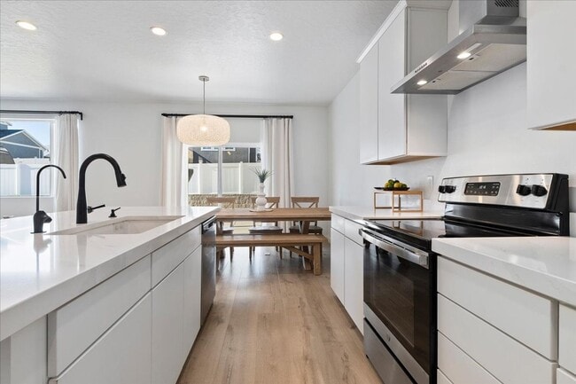 2869 S Drake Ave in Saratoga Springs, UT - Building Photo - Building Photo