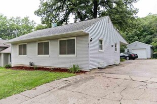 225 Teeters Ct in Iowa City, IA - Building Photo