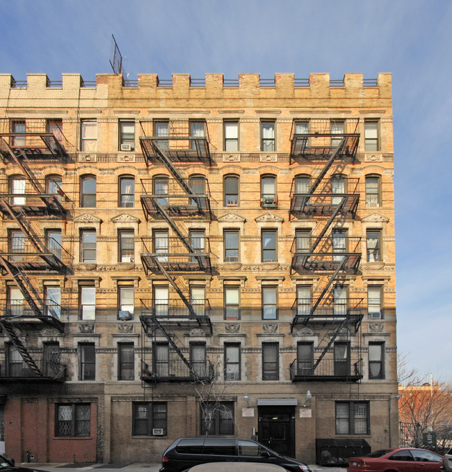 Elevator Apt. Building in New York, NY - Building Photo - Building Photo