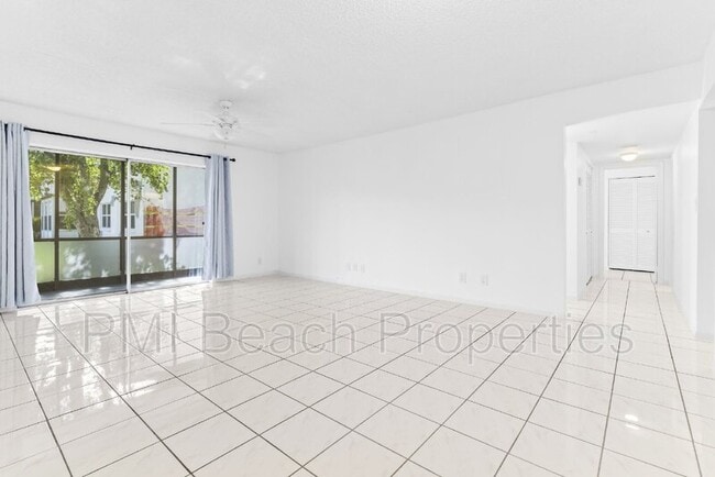 345 W Laurel Dr in Margate, FL - Building Photo - Building Photo
