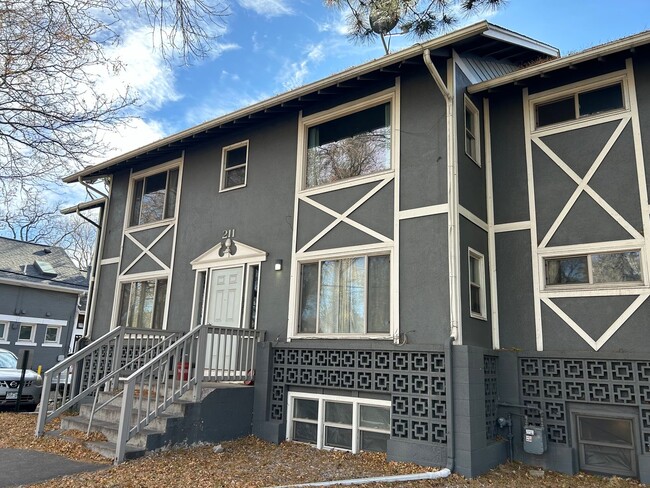 property at 211 E Mulberry St