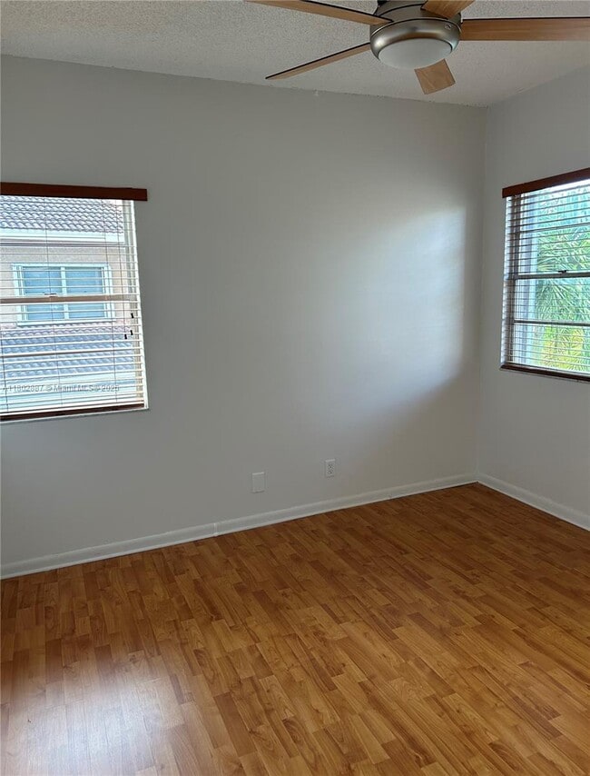 19172 NW 82nd Cir Ct in Hialeah, FL - Building Photo - Building Photo