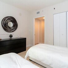 200 Sunny Isles Blvd in Sunny Isles Beach, FL - Foto de edificio - Building Photo