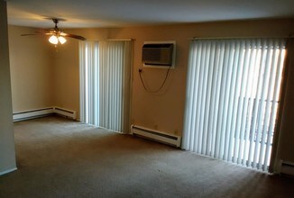23700 W Warren Ave-Unit -7863 in Dearborn Heights, MI - Building Photo - Building Photo