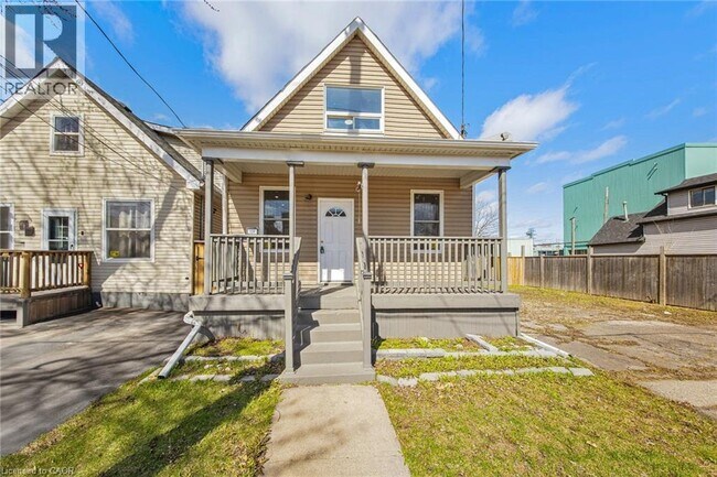 109 Gertrude St in Hamilton, ON - Building Photo - Building Photo