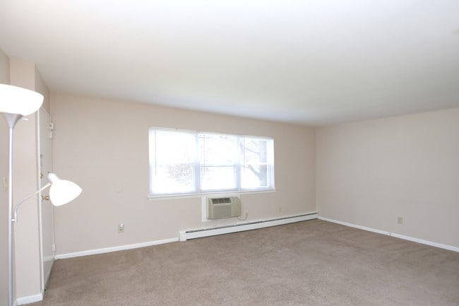 Garden View Apartments in East Windsor, NJ - Foto de edificio - Interior Photo