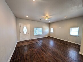 2235 E 10th St in Tulsa, OK - Foto de edificio - Building Photo